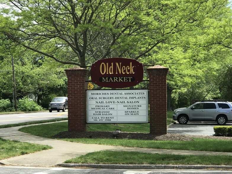 760 Main St, Center Moriches, NY à louer - Photo du bâtiment - Image 2 de 7