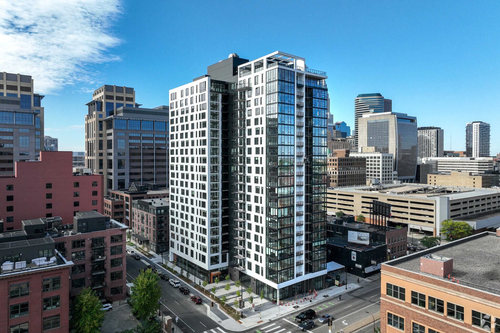 250 Portland Ave, Minneapolis, MN à louer Photo du bâtiment- Image 1 de 106