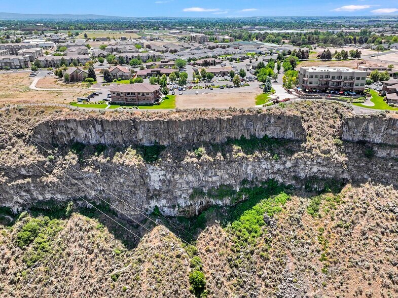 201 River Vista Pl, Twin Falls, ID à vendre - Photo du bâtiment - Image 3 de 33