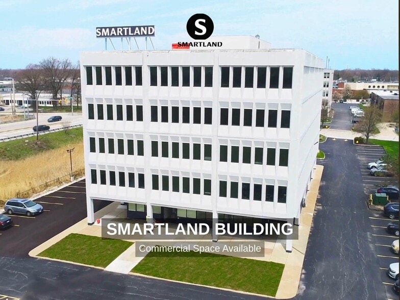 35350 Curtis Blvd, Eastlake, OH à louer - Vidéo sur l’inscription commerciale - Image 2 de 45