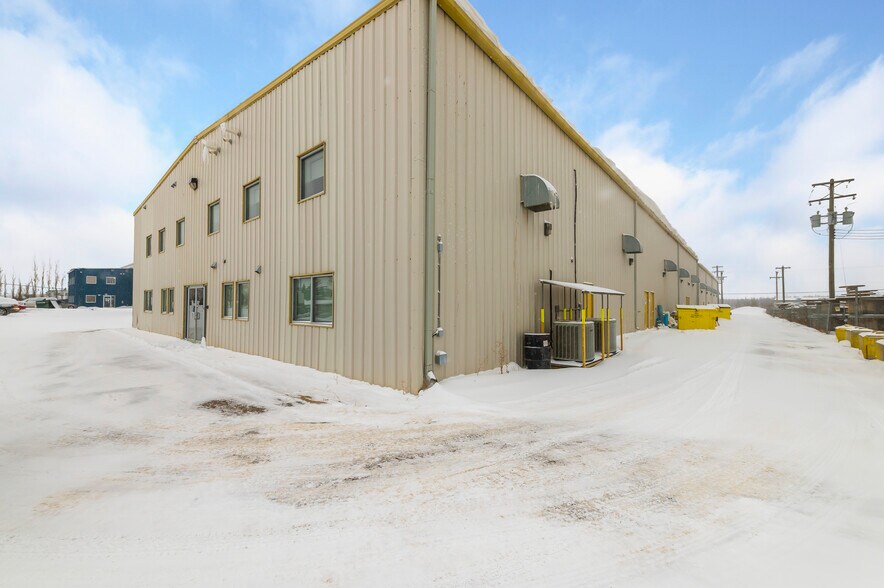 191 MacKay Cres, Wood Buffalo, AB à louer - Photo du bâtiment - Image 2 de 27