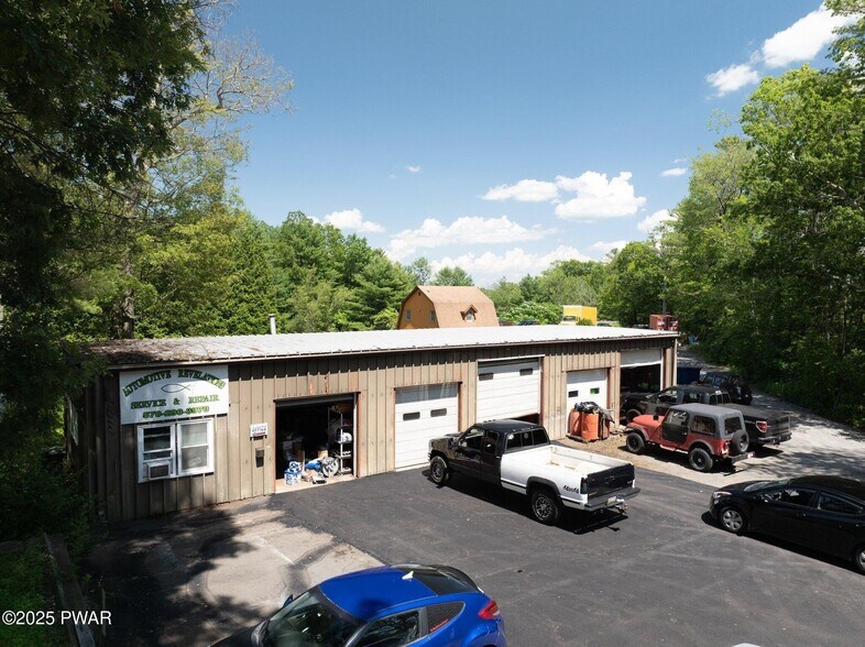 11 Mt Spring Rd, Milford, PA à vendre - Photo du bâtiment - Image 2 de 16