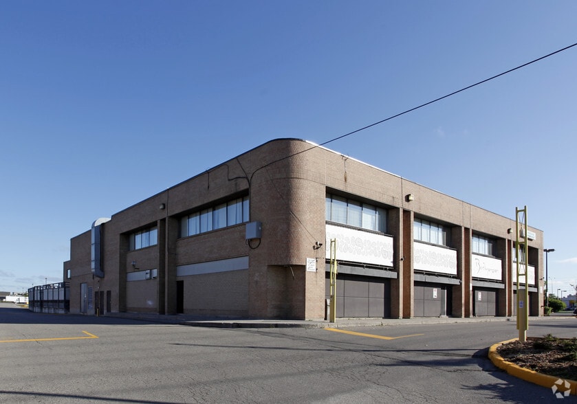 1325 Eglinton Ave E, Mississauga, ON à louer - Photo du bâtiment - Image 2 de 2