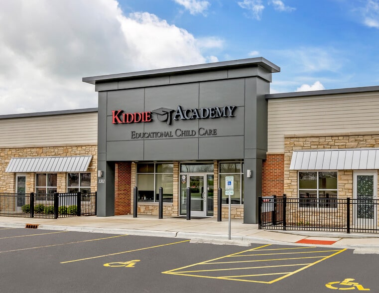 1311 W Airport Rd, Romeoville, IL à vendre - Photo du bâtiment - Image 2 de 6