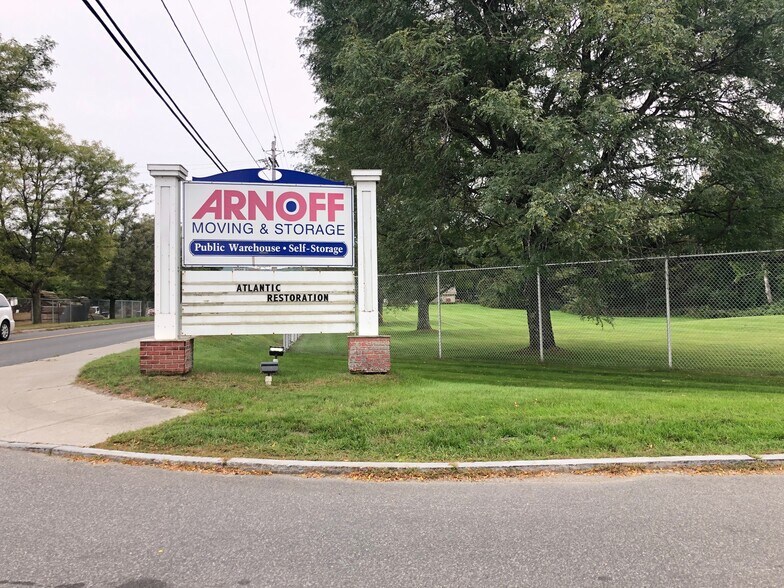 5979 N Elm Ave, Millerton, NY à louer - Photo du bâtiment - Image 2 de 20