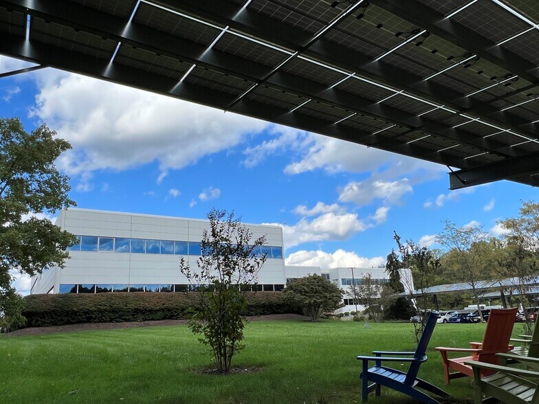 755 College Rd E, Princeton, NJ à louer - Photo du bâtiment - Image 3 de 7