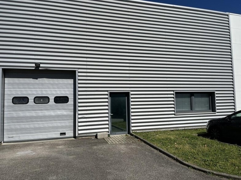 Flex in Décines-Charpieu for lease - Building Photo - Image 3 of 20