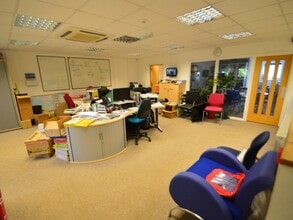 Brannam Cres, Barnstaple for lease Interior Photo- Image 1 of 4