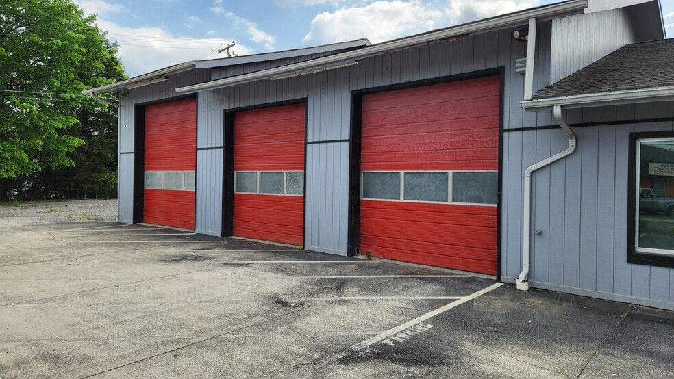 313 C Oak Ridge Tpke, Oak Ridge, TN for sale - Building Photo - Image 3 of 8