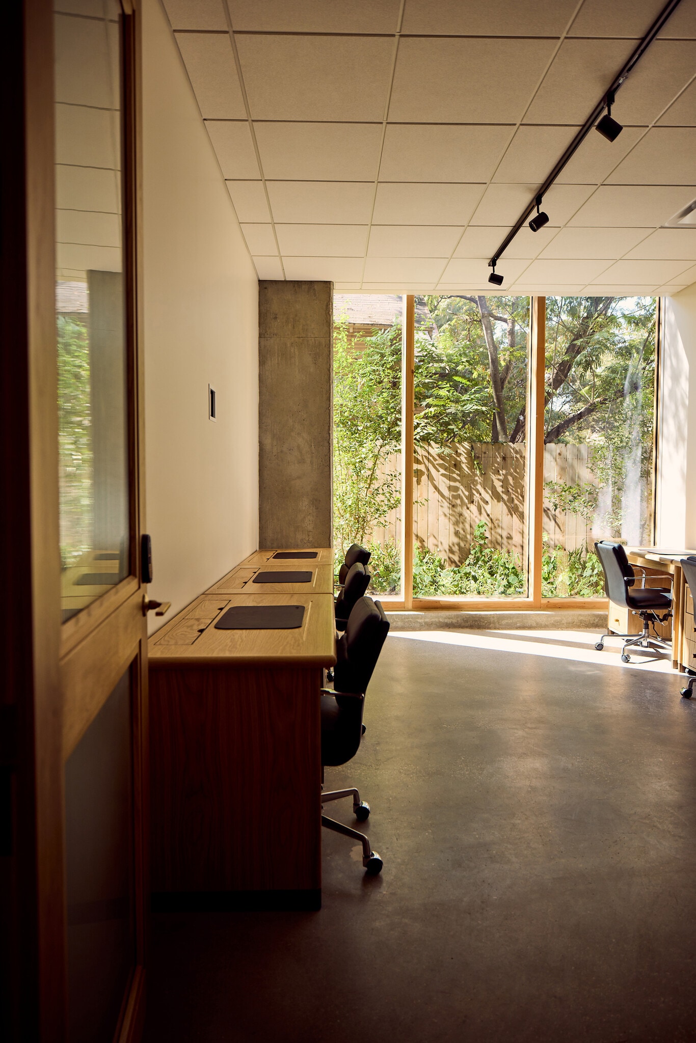 1515 E Cesar Chavez St, Austin, TX for lease Interior Photo- Image 1 of 2