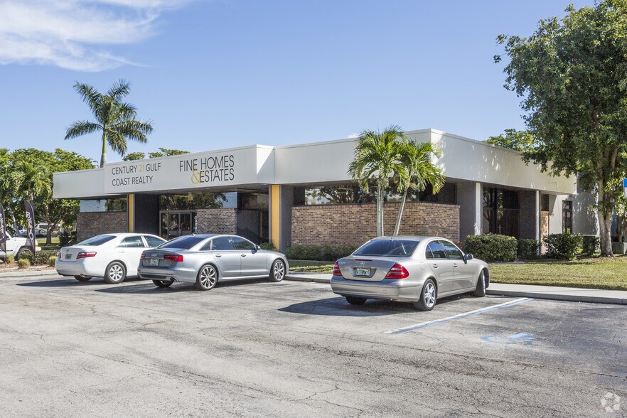 13031 McGregor Blvd, Fort Myers, FL for lease - Primary Photo - Image 1 of 19