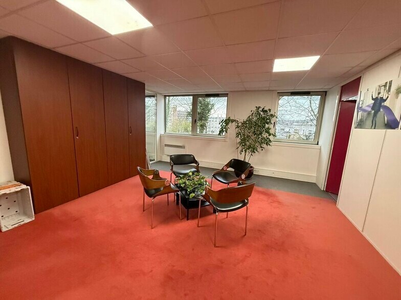 Industrial in Rouen for lease - Interior Photo - Image 2 of 23