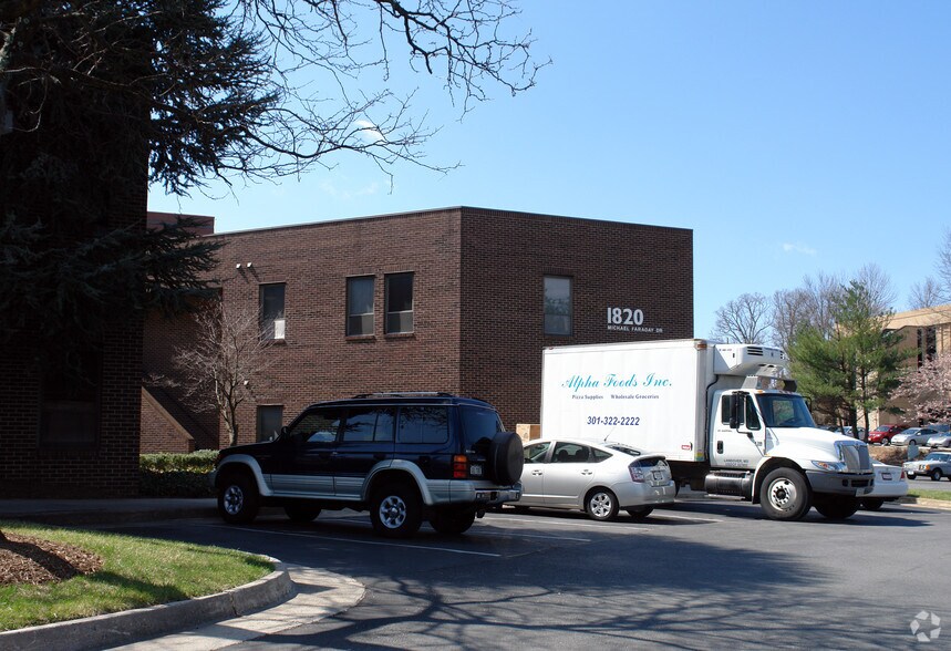 1820 Michael Faraday Dr, Reston, VA à louer - Photo du bâtiment - Image 3 de 17