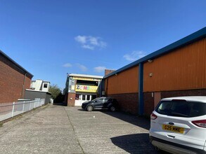 4-5 Stadium Clos, Cardiff à louer Photo du bâtiment- Image 2 de 3