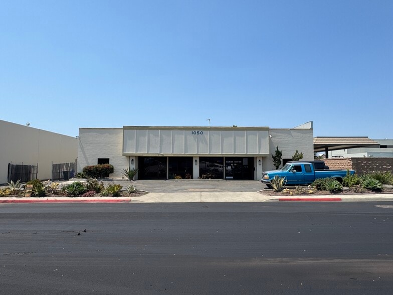 1050 Linda Vista Dr, San Marcos, CA for lease - Building Photo - Image 2 of 6