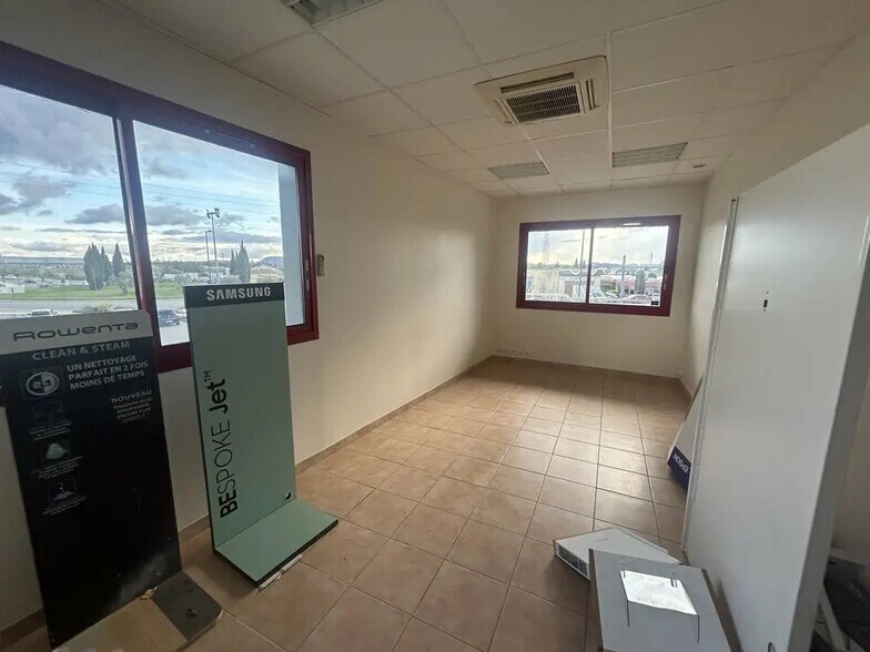 Office in Cavaillon for lease - Interior Photo - Image 2 of 6