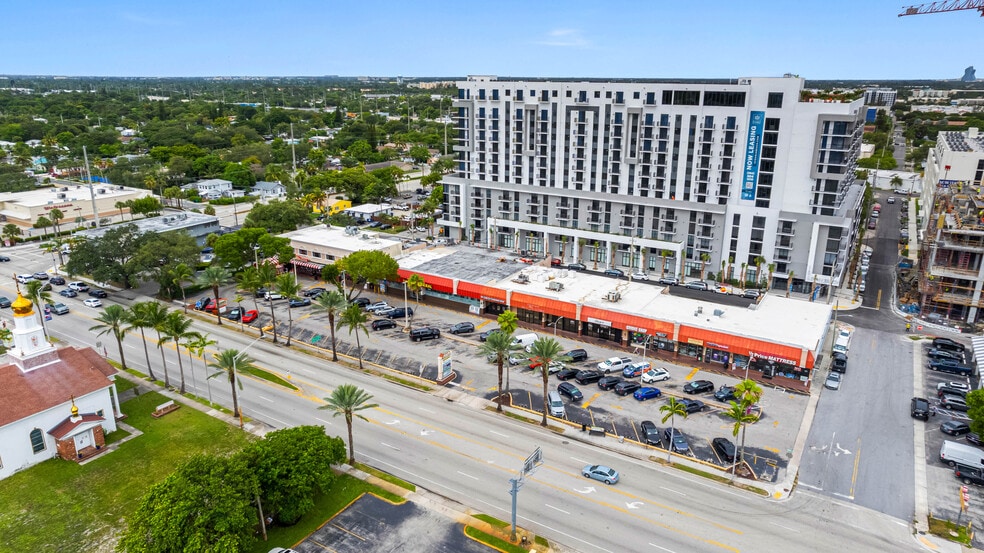 100-128 S Federal Hwy, Dania, FL for lease - Primary Photo - Image 1 of 9