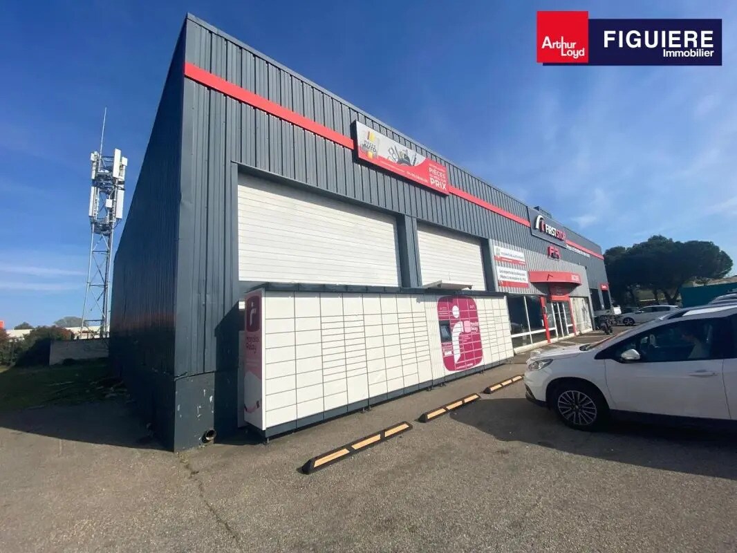 Retail in Istres for lease Building Photo- Image 1 of 11