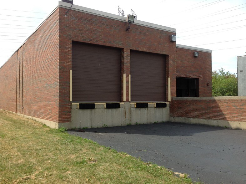 491 E St. Charles Rd, Carol Stream, IL à louer - Photo du bâtiment - Image 2 de 2
