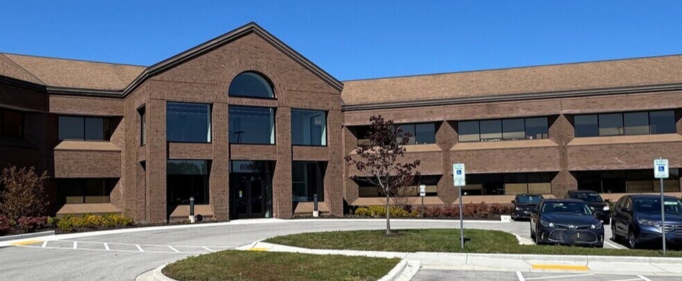 8989 N Port Washington Rd, Bayside, WI for lease - Building Photo - Image 1 of 18