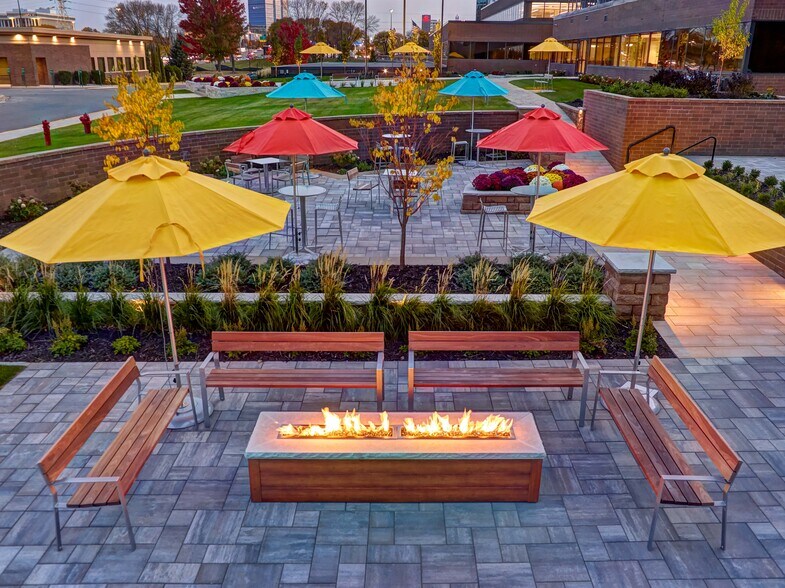 7700 France Ave S, Minneapolis, MN à louer - Photo du bâtiment - Image 2 de 7