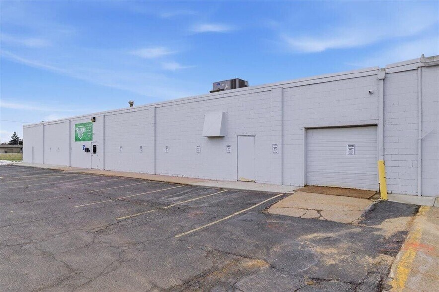 3415 W Broadway, Council Bluffs, IA à louer - Photo du bâtiment - Image 2 de 15