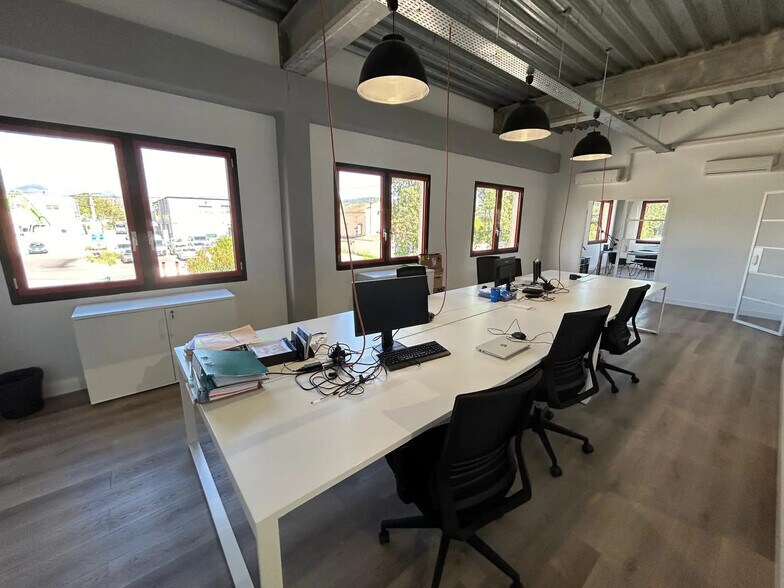 Bureau dans Aubagne à louer - Photo intérieure - Image 2 de 6