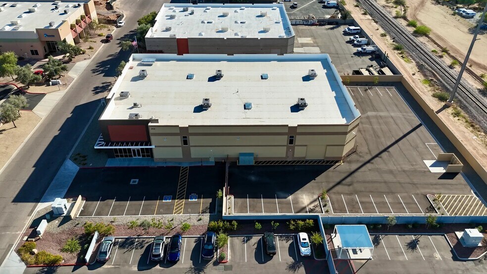350 S Hamilton Ct, Gilbert, AZ à louer - Photo du bâtiment - Image 3 de 21