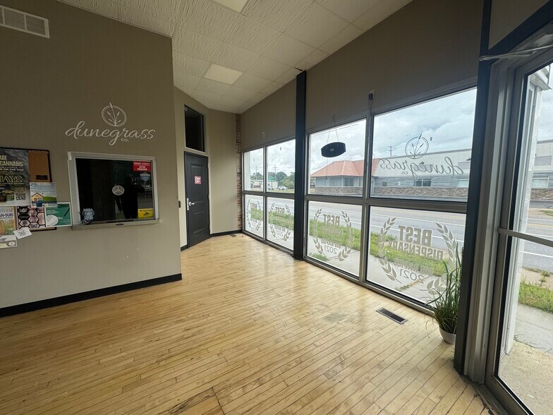 801 N State St, Big Rapids, MI à vendre - Photo du bâtiment - Image 2 de 11