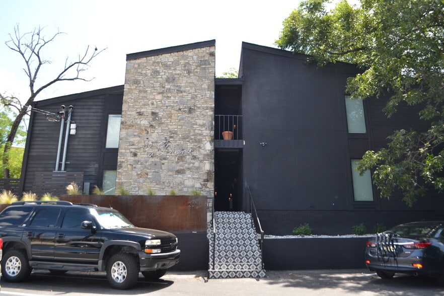 201 Academy Dr, Austin, TX for sale - Building Photo - Image 2 of 13
