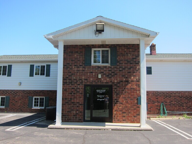 630 S Green Bay Rd, Neenah, WI à louer - Photo du bâtiment - Image 2 de 30