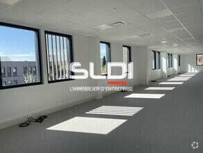 Office in Vénissieux for lease Interior Photo- Image 2 of 10