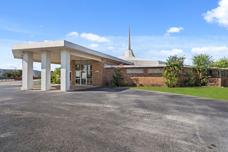 513 W Rittenhouse Rd, Houston, TX à vendre - Photo du bâtiment - Image 2 de 31