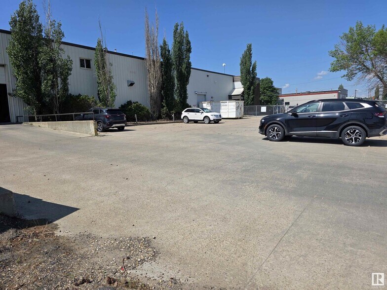 8716 112 St, Fort Saskatchewan, AB à louer - Photo du bâtiment - Image 3 de 4