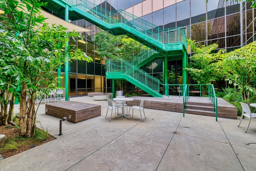 2800 28th St, Santa Monica, CA à louer - Photo du bâtiment - Image 2 de 17