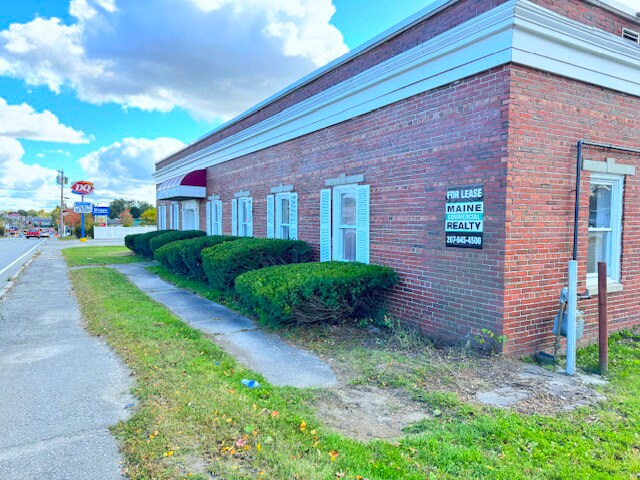 676 Broadway, Bangor, ME à louer - Photo du bâtiment - Image 3 de 20