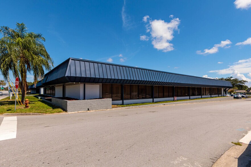 1301 Seminole Blvd, Largo, FL à louer - Photo du bâtiment - Image 1 de 14