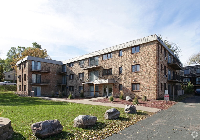 Colorado Court & Baycliff Apartments portfolio of 2 properties for sale on LoopNet.ca - Building Photo - Image 2 of 2