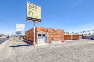 2211 Paradise Rd, Las Vegas, NV for lease Building Photo- Image 2 of 31
