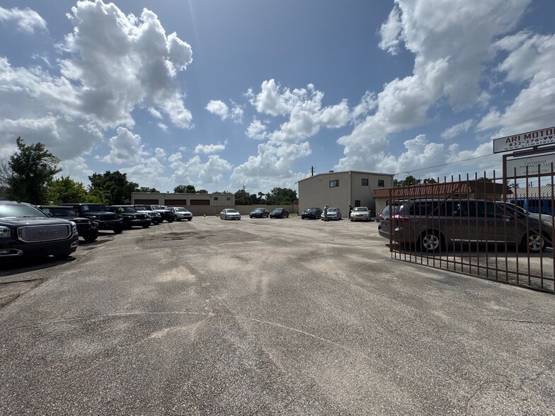 6825 N Shepherd Dr, Houston, TX for lease - Building Photo - Image 3 of 20