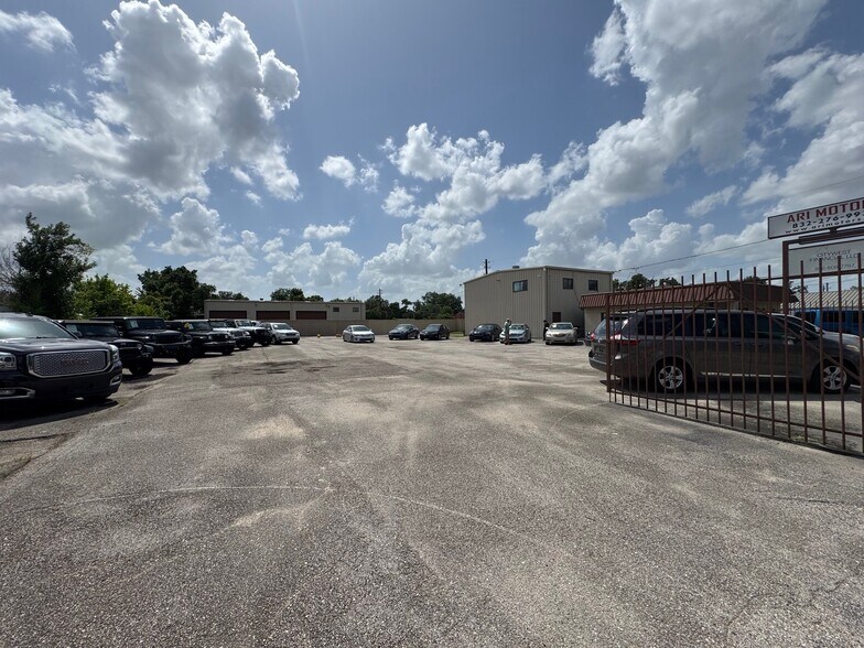 6825 N Shepherd Dr, Houston, TX à louer - Photo du bâtiment - Image 3 de 20