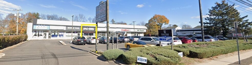 135 W Jericho Tpke, Huntington Station, NY for lease - Building Photo - Image 2 of 5