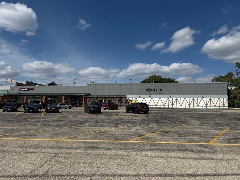 Seymour Ave, Mundelein, IL à louer - Photo du bâtiment - Image 2 de 4