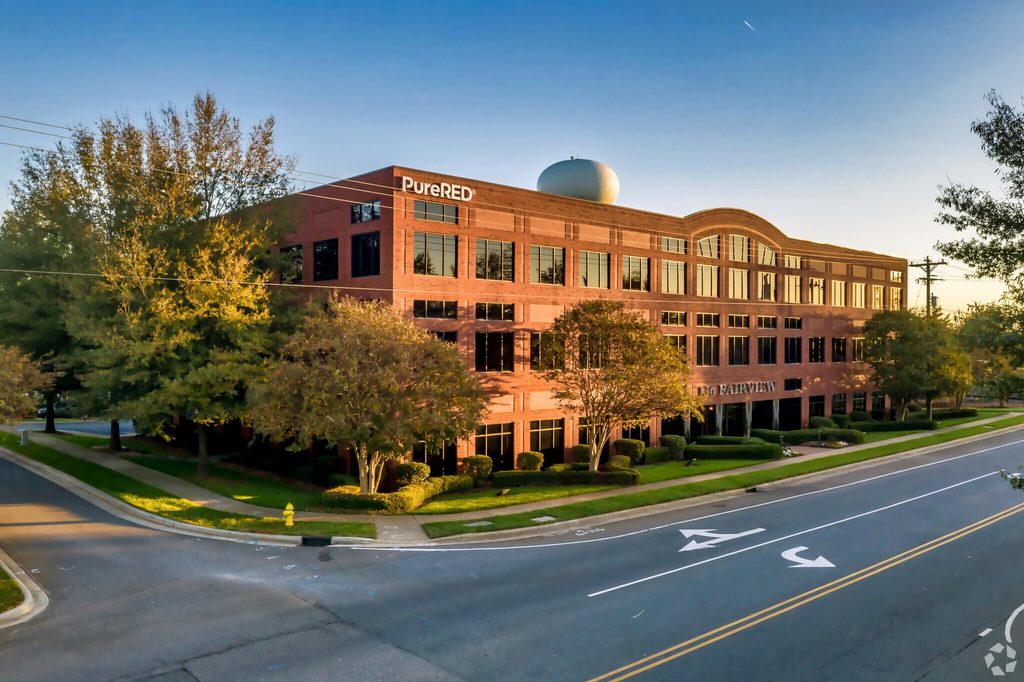 136 Fairview Rd, Mooresville, NC à louer Photo principale- Image 1 de 6