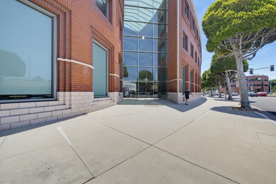 350 S Beverly Dr, Beverly Hills, CA for lease - Building Photo - Image 2 of 16