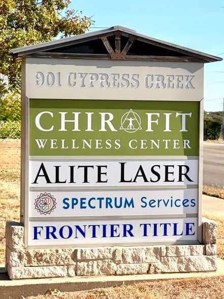 901 Cypress Creek Rd, Cedar Park, TX for sale - Building Photo - Image 2 of 12