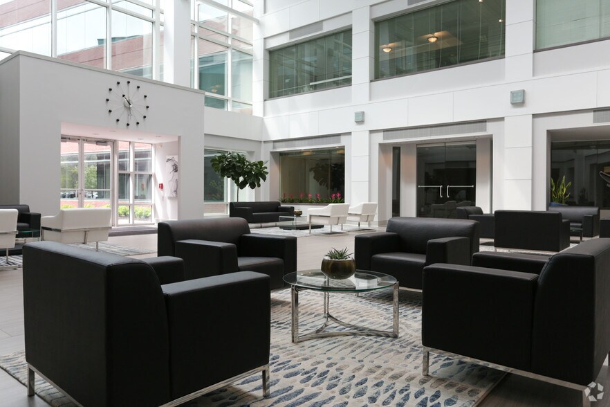 185 Plains Rd, Milford, CT à louer - Photo principale - Image 3 de 13