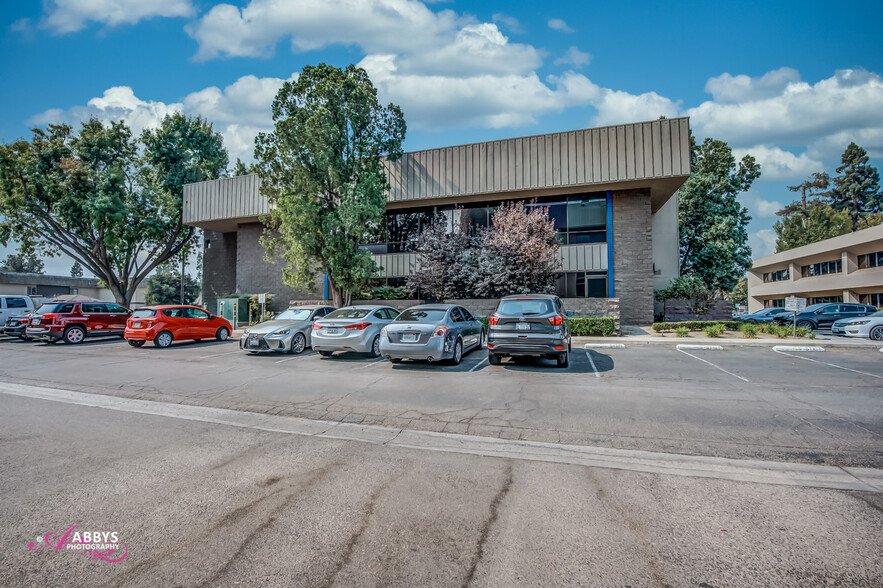 300 New Stine Rd, Bakersfield, CA for sale - Building Photo - Image 1 of 1