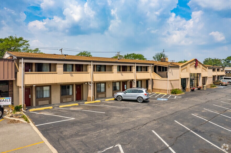 9424 Waukegan Rd, Morton Grove, IL à vendre - Photo du bâtiment - Image 3 de 9