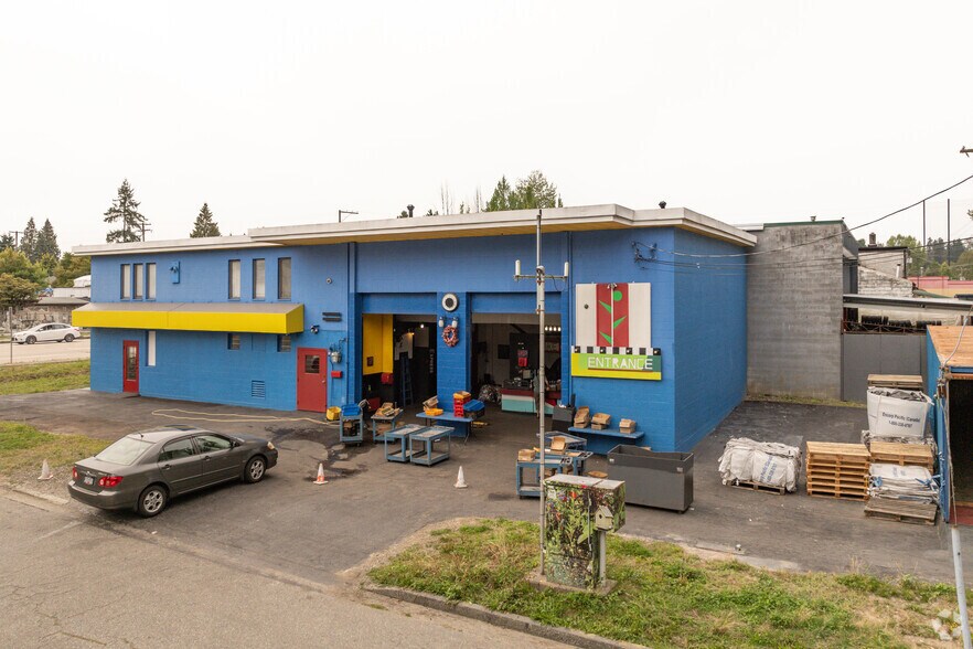 6893 Hastings St, Burnaby, BC for lease - Building Photo - Image 2 of 3